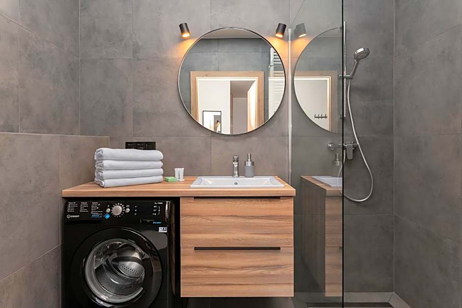 Pure Rental Premium Apartments - Free Parking & AC