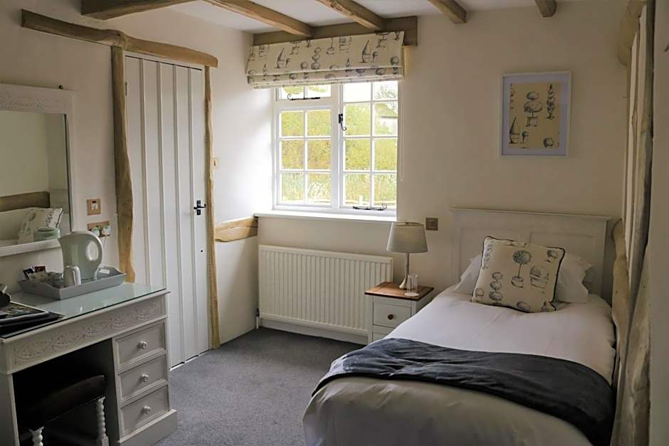 Photo 1 of 4 of Single Room