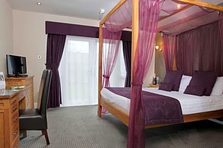Suite with Double Bed and Garden View - Non-Smoking - Non-refundable - Half board included