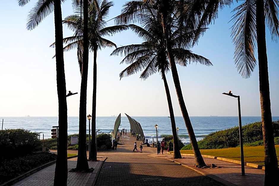 Luxury Bellagio 302 with Sea Views and Inverter