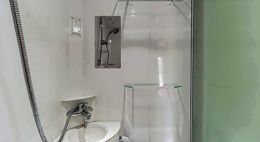 RedDoorz Plus @ Pondok Labu