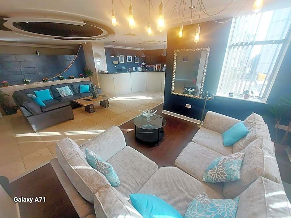 Admiralty Hotel & Restaurant