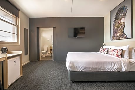 Studio with Two Queen Beds