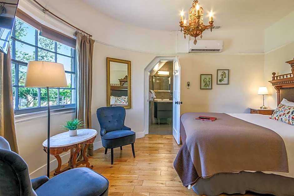 Cedar Gables Inn