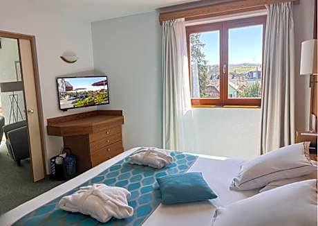 King Suite with Sofa and Separate Lounge - Non-Smoking