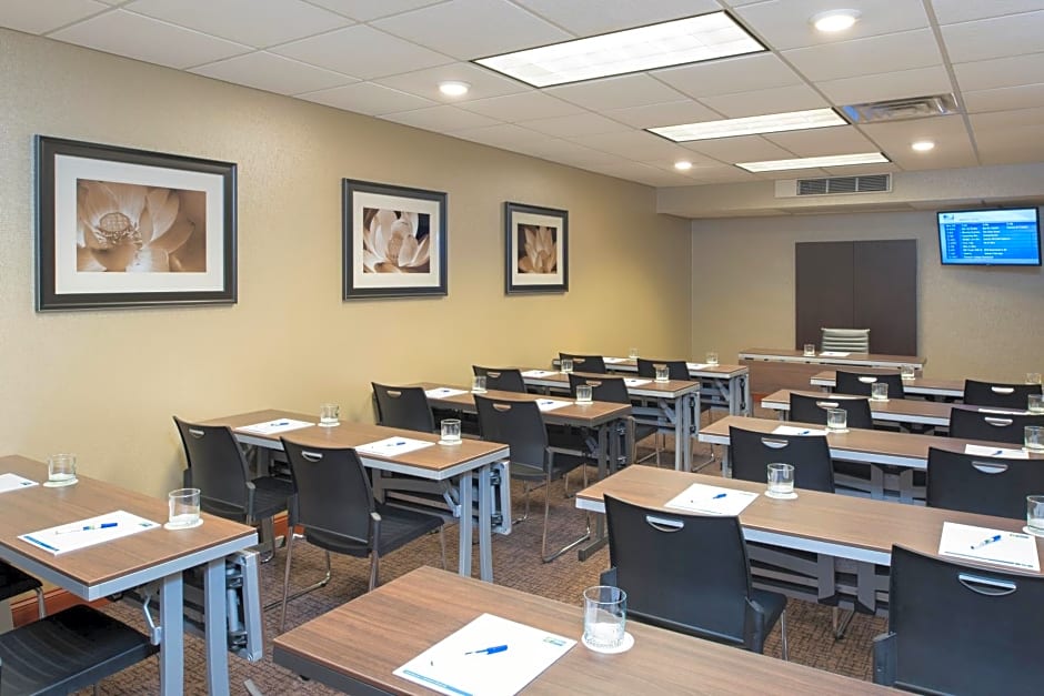 Holiday Inn Express Hotel & Suites Grand Rapids-North By IHG