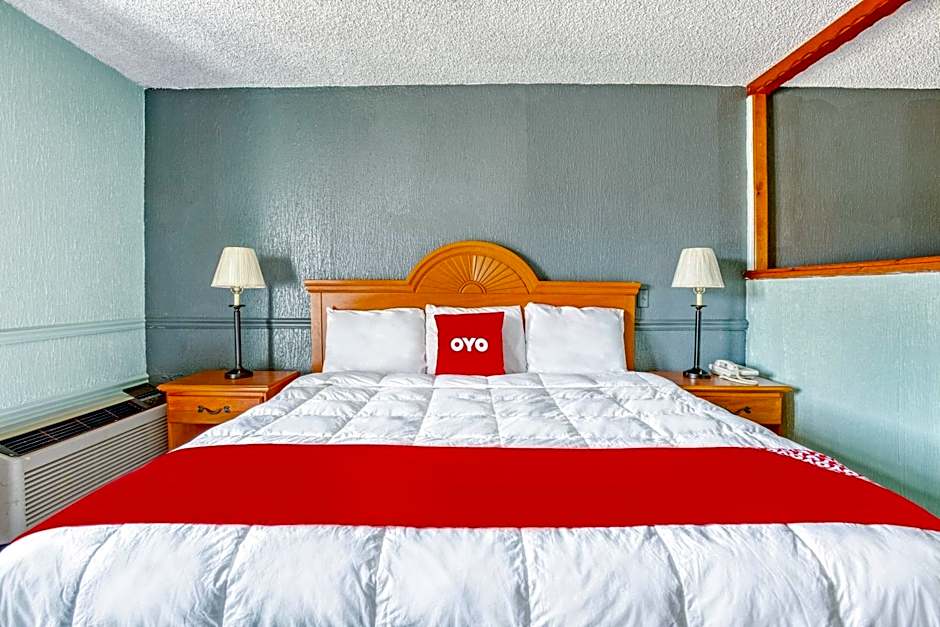 OYO Townhouse Tulsa Woodland Hills