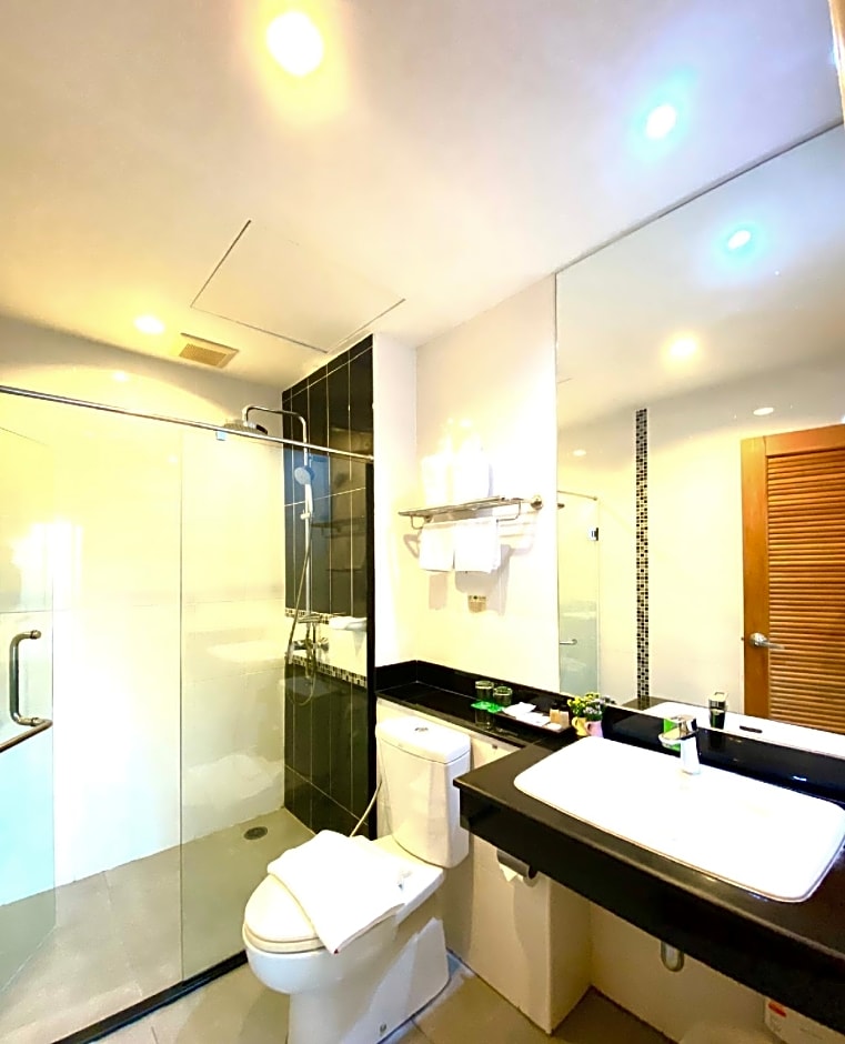 CRYSTAL JADE  RAYONG HOTEL