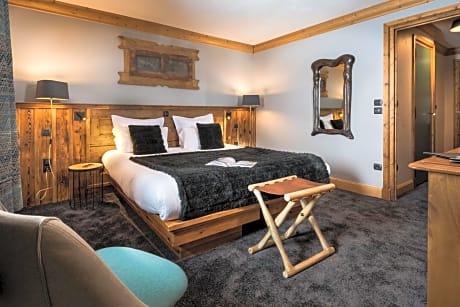 Family Suite (2 Adults + 2 Children)