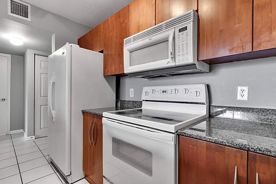 The Club at Brickell Bay Luxury Suites