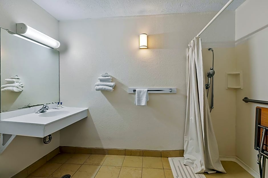 Americas Best Value Inn - Lincoln Airport