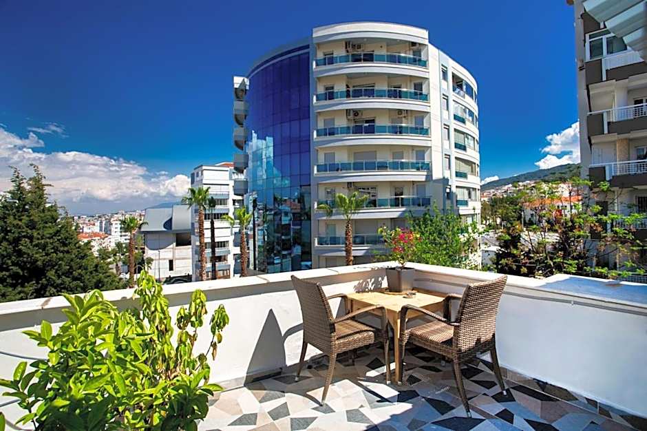 8 Rooms House