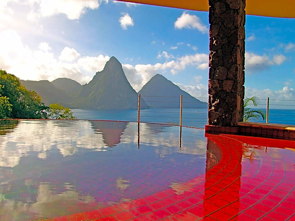 Jade Mountain Resort