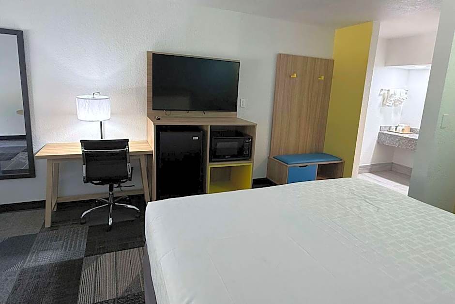 Days Inn by Wyndham Eglin AFB
