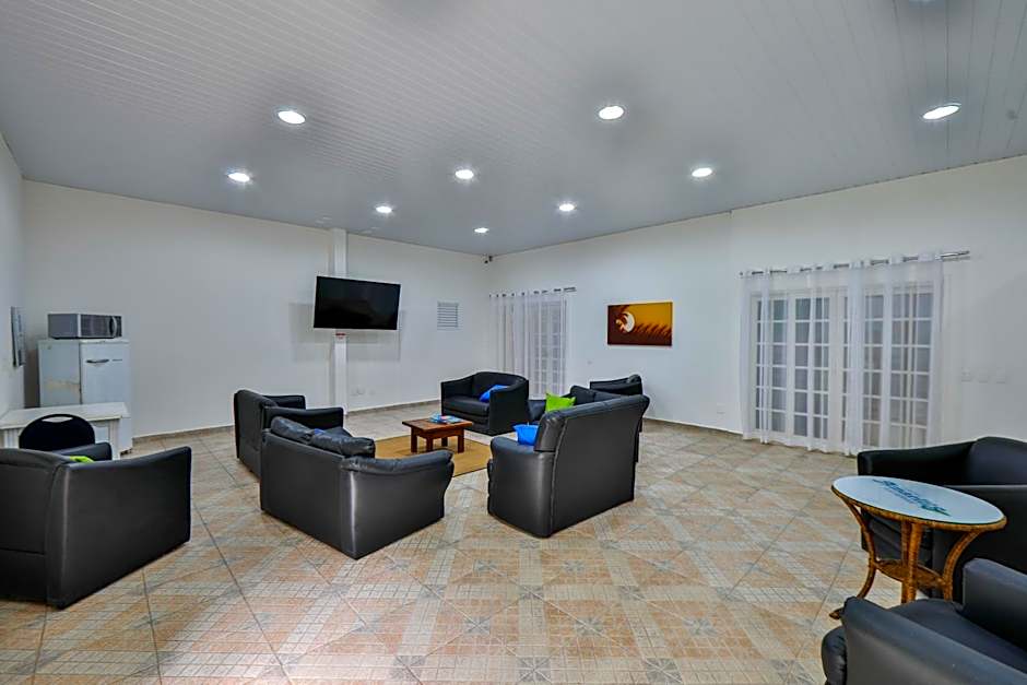 Fabuloso flat 241, Amarílis, Riviera de São Lourenço 3 Piscinas climatizadas carregador veiculo eletrico 2 quartos sendo uma suíte internet 500mb Adega, cozinha equipada completa, serviço de praia fim de semana limpeza trocas de toalhas,