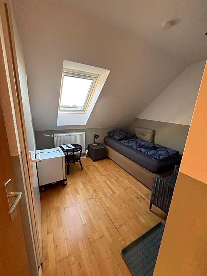 Zimmer-Bad-TV-Kühlschrank-14