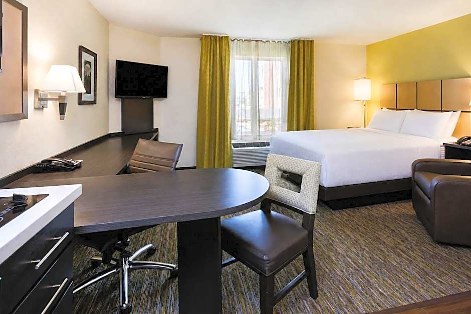 Candlewood Suites Pearl By IHG