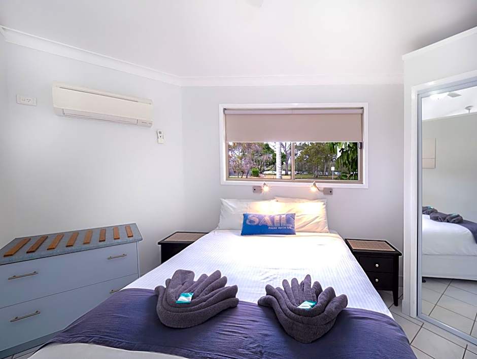Boyne Island Motel and Villas
