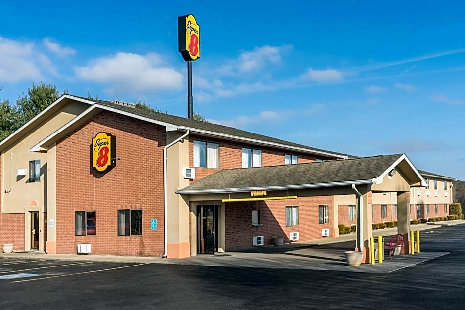 Photo 1 of 30 of Super 8 by Wyndham Munfordville KY