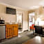 Clarion Inn & Suites At The Outlets Of Lake George