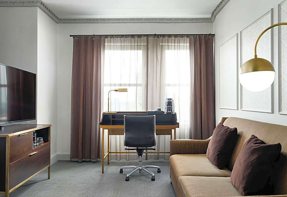 Hotel Phillips Kansas City Curio Collection by Hilton