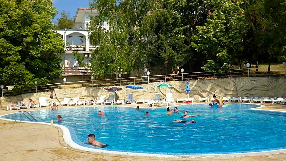 Ahilea Hotel - Free Pool Access