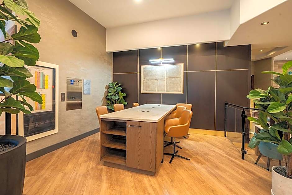 Sandman Signature Vancouver Downtown Hotel