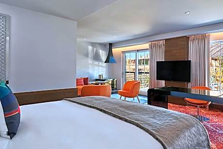 Premium Studio King, Studio Suite, 1 King, Balcony