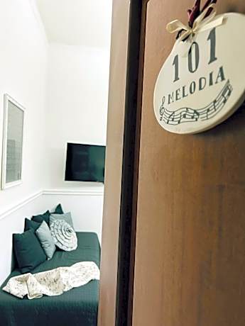 Deluxe Studio