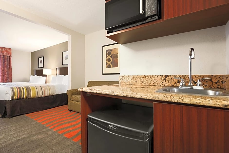 Country Inn & Suites by Radisson, Dearborn, MI
