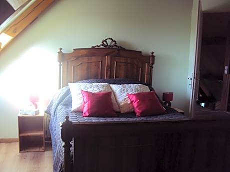 Standard Double Room with Shared Bathroom