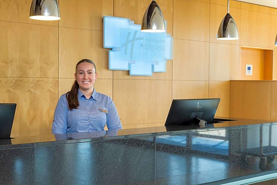 Holiday Inn Express London - Epsom Downs By IHG