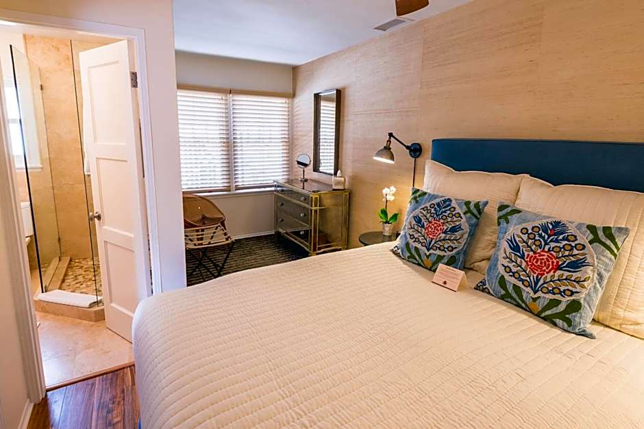 Harbor House Inn