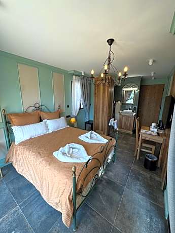 Deluxe Double Room with Shower