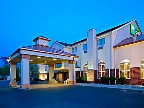 Comfort Inn & Suites Sharonville - Cincinnati North