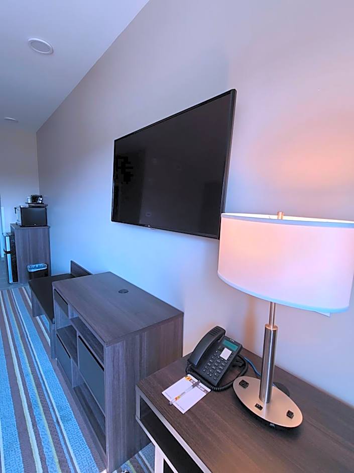 Super 8 by Wyndham Thompson