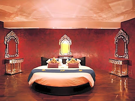 Honeymoon Suite