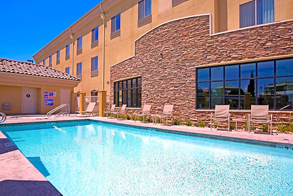 Holiday Inn Express & Suites Clovis Fresno Area By IHG