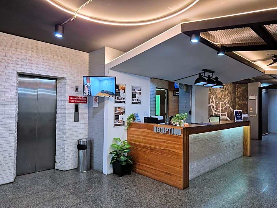 18 Coins Cafe & Hostel