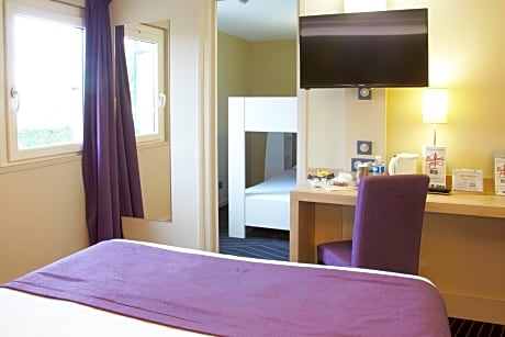 Quadruple Room with 1 Double Bed and 2 Single Beds