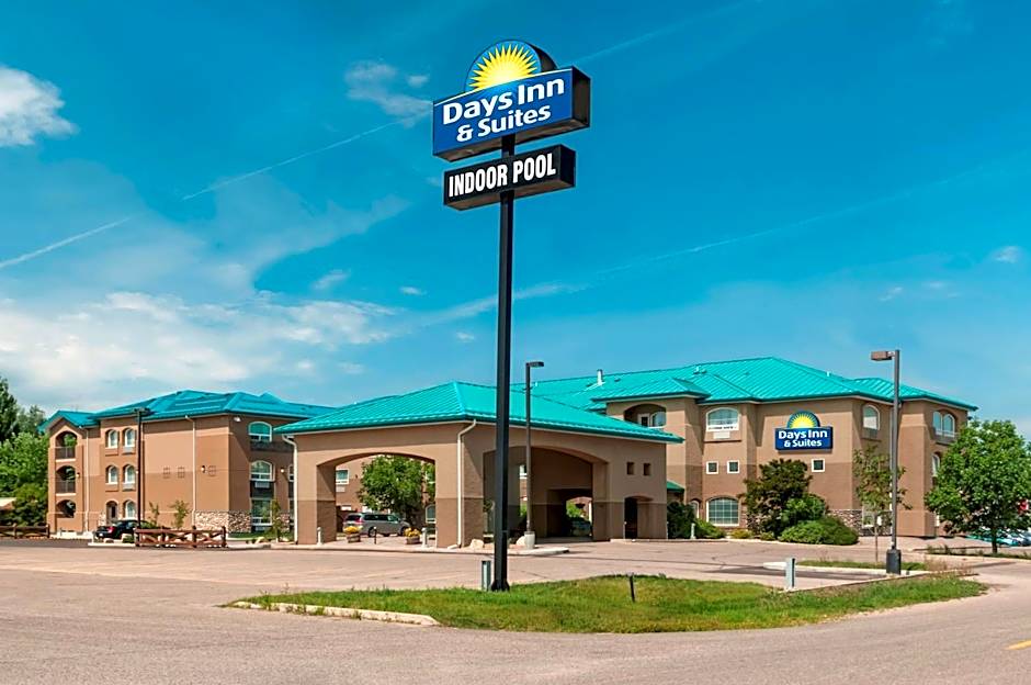 Days Inn & Suites by Wyndham Brandon