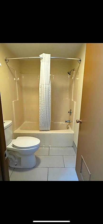 Scottish Inn & Suites - Eau Claire