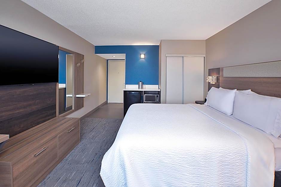 HOLIDAY INN EXPRESS & SUITES FREDERICTON By IHG