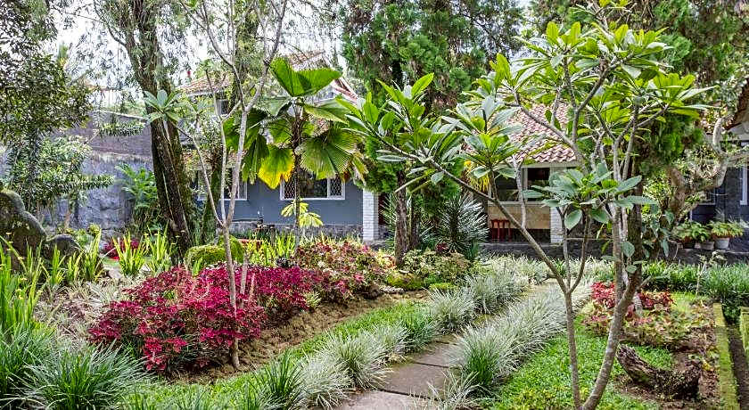 RedDoorz Plus @ Otista Garut