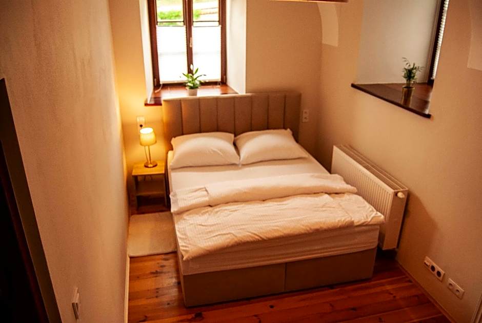 Zamkowa, Pokoje Gościnne