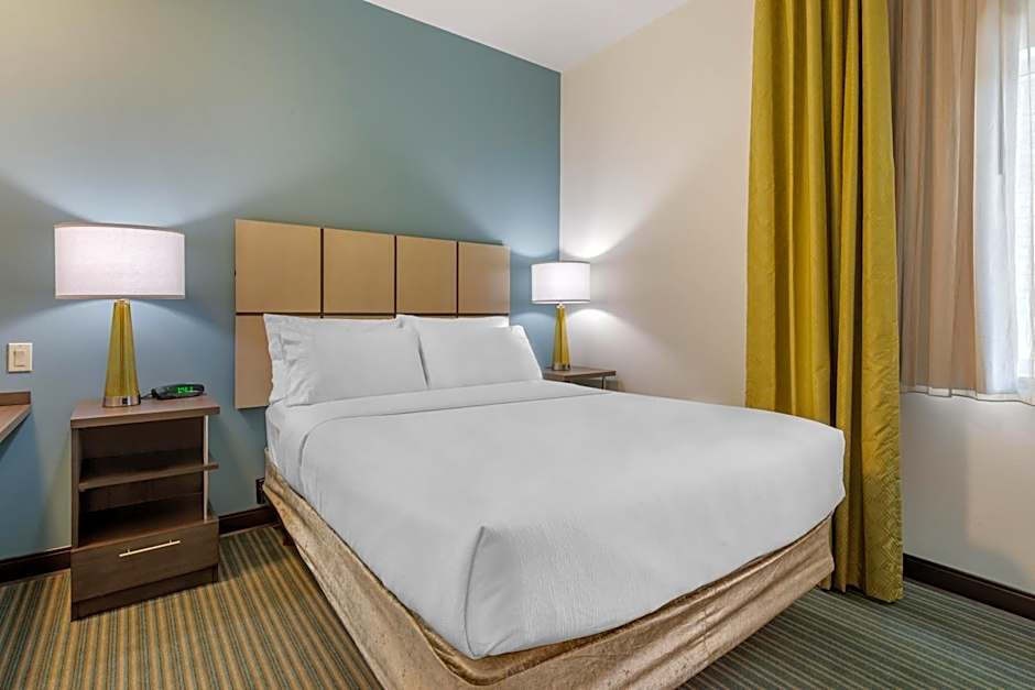 Candlewood Suites Fort Myers/Sanibel Gateway By IHG