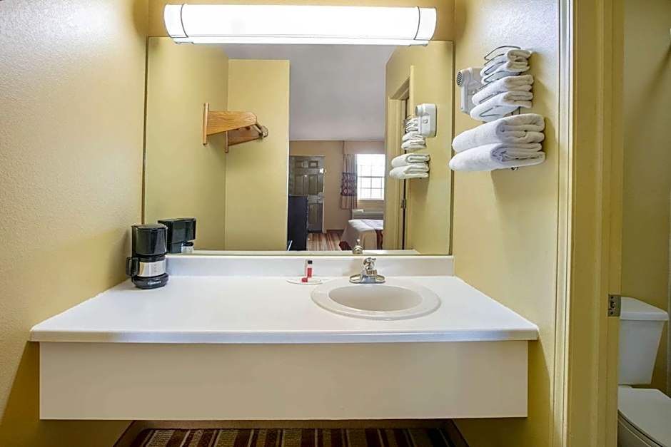 Super 8 by Wyndham Big Cabin/Vinita Area