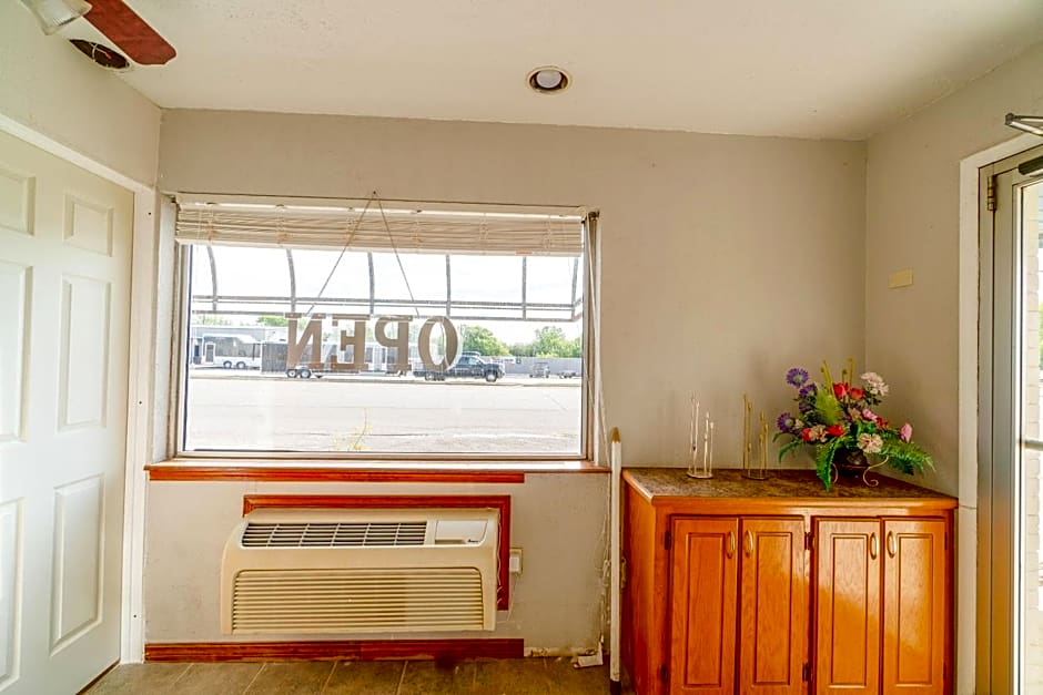 Budget Inn by OYO Frederick US-183