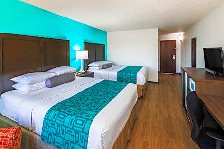 Queen Room with Two Queen Beds and View - Non-Smoking