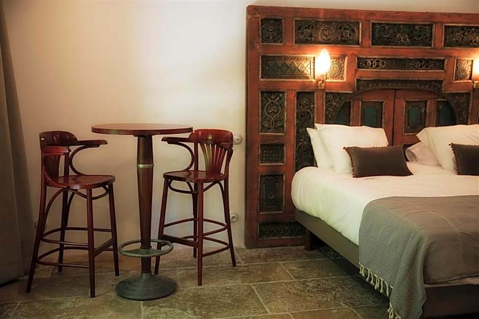 L Amourier chambres charme et confort avec Jacuzzi ou baignoire XXL